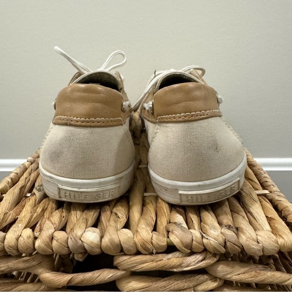 Tommy Hilfiger White & Tan Slip On Boat Shoes 8 - Picture 3 of 8